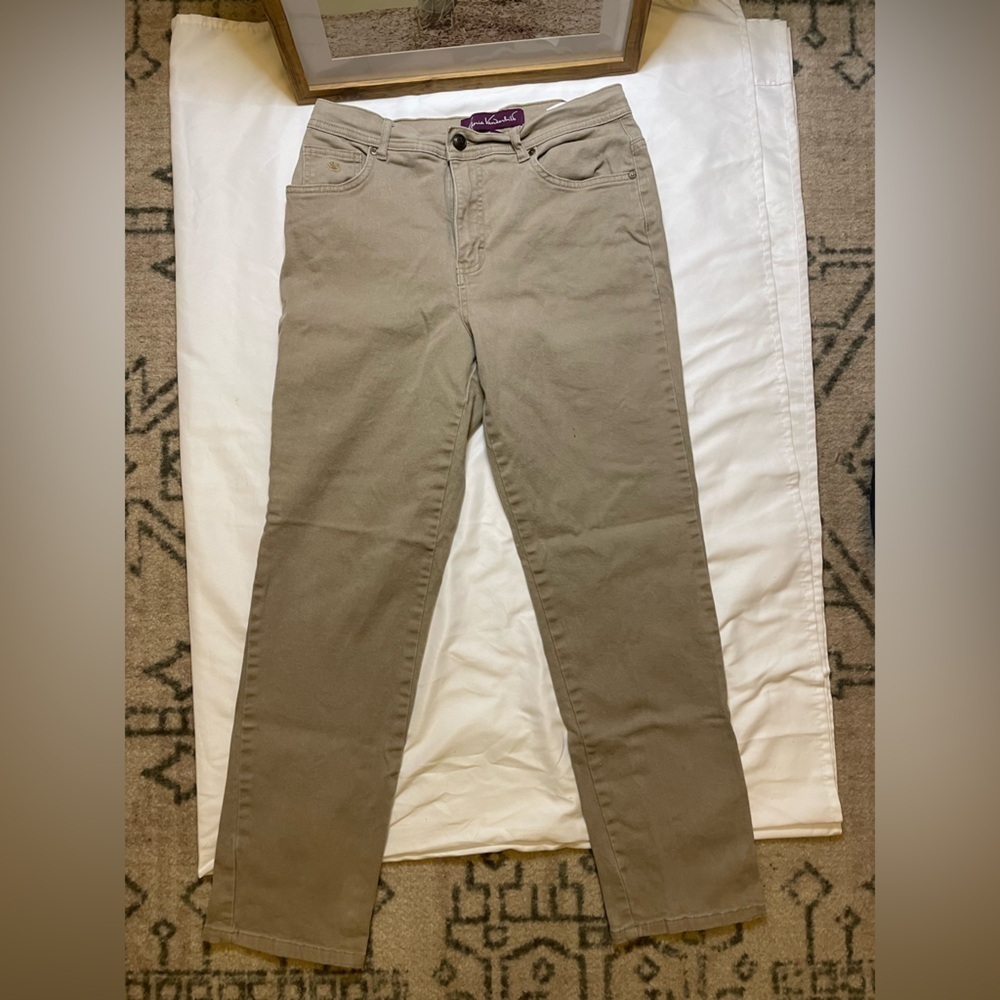 Gloria Vanderbilt size 10 khaki pants
